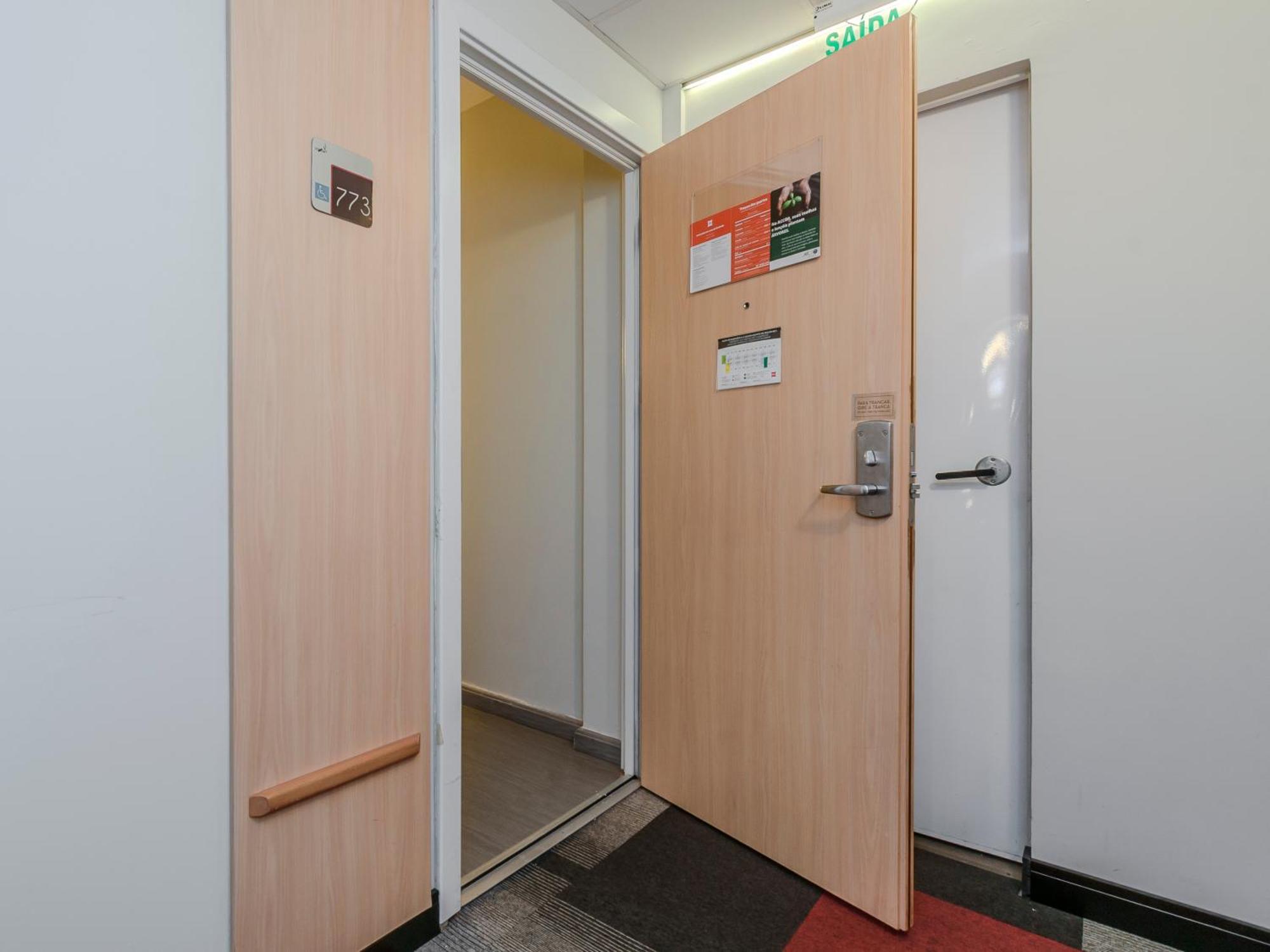 Ibis Hotel 3*